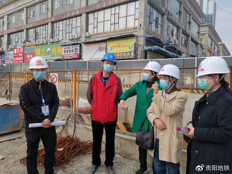 韓榮副主任在軌道2號線一期土建8標項目部檢查復(fù)工復(fù)產(chǎn)情況