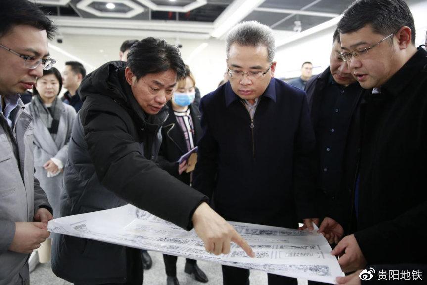 王嶒副市長(zhǎng)在陽(yáng)明祠站查看文化墻建設(shè)情況