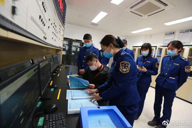 專家組查閱車站臺賬資料